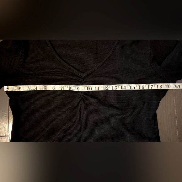 tentree Ruched V-Neck Long Sleeve, size XL - Picture 9 of 9